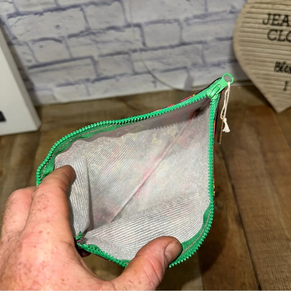 NATURAL LIFE RECYCLED ZIP POUCH KINDNESS MATTERS